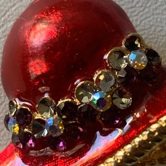 Red Hat enamel brooch pin pendant - Picture 3 of 11